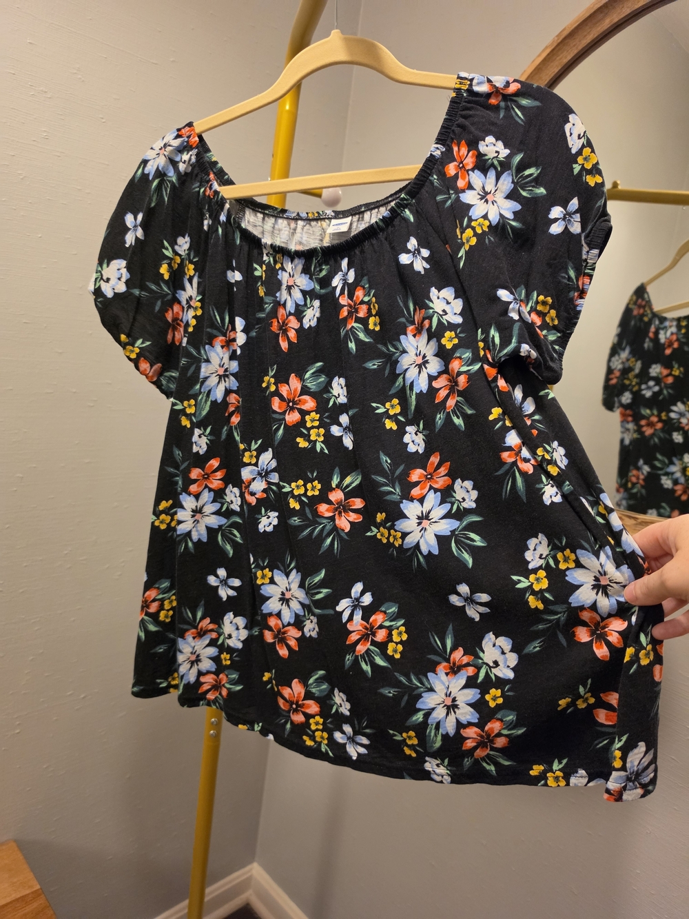 Old Navy Women’s Black Floral Short Sleeve Peasant Top - Size Medium